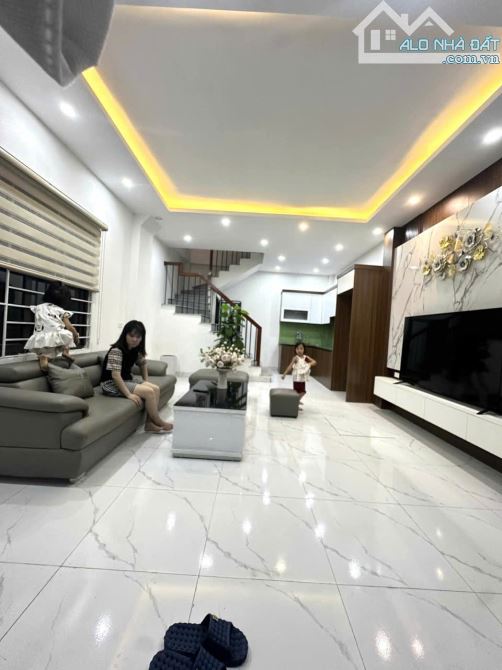 BÁN NHÀ MẶT NGÕ VĨNH KHANG, LÔ GÓC 3 MẶT THOÁNG, SÁT Ô TÔ, FULL NỘI THẤT, SỔ VUÔNG