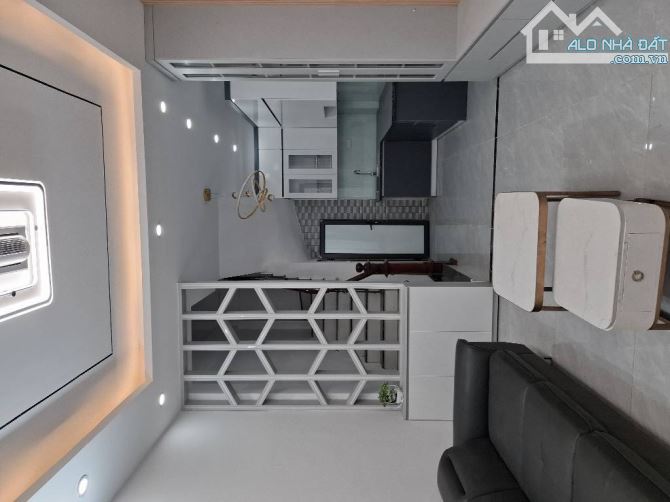 Nhà 30.1m² cực thoáng – gần Garden City & Aeon Long Biên, giá chỉ 5.6 tỷ!