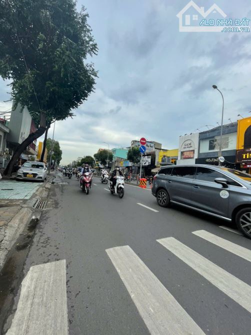Bán nhà mặt tiền Quang Trung, phường 10, đúc 3 tấm DT 4x23m CHỈ 9.5 tỷ, SHR hoàn công đủ