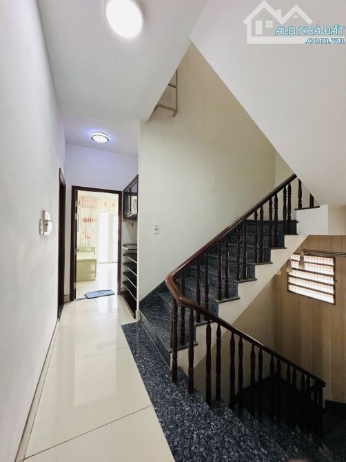 🏡 BIỆT THỰ HIM LAM TRUNG SƠN – SÁT QUẬN 7 🏡 250m² (12.5 x 20m) – 1 hầm, 3 tầng, 10PN