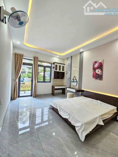 BÁN NHÀ 2 LẦU Ở BÌNH CHUẨN-THUẬN AN, CÁCH DT 743 CHỈ 100M, 3PN, 4WC