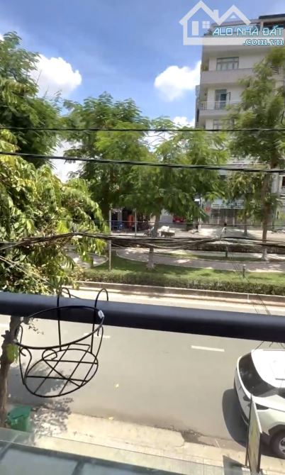 Bán nhà mặt tiền đường Phạm Huy Thông P6, quận gò vấp