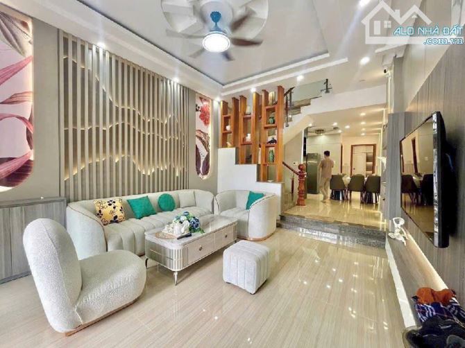 Bán nhà 3 tầng Cù Chính Lan Thanh Khê Đà Nẵng. Dt 72m2 ngang 4,5m. Giá 5,x tỷ