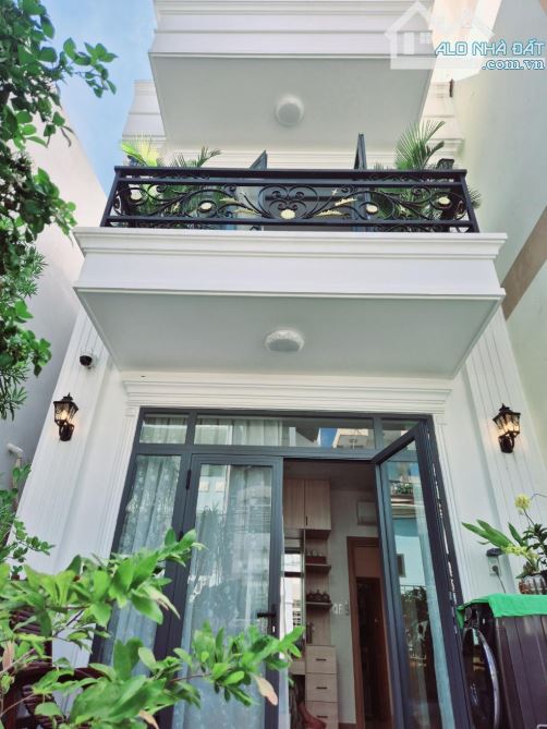 NHÀ MỚI ĐẸP, ĐƯỜNG 8M NGUYỄN VĂN KHỐI, 3 TẦNG 4PN, OTO NGỦ TRONG NHÀ, Giá 12.x Tỷ