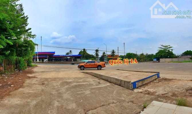 Mặt tiền Quốc lộ 1A 3.610 m2 (thổ cư 615m2) gần nút giao cao tốc Dầu Giây - HCM