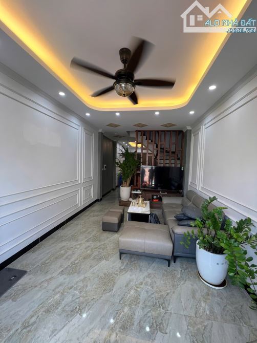 BÁN NHÀ KHU PHÂN LÔ NGỌC TRỤC – 5 TẦNG ĐẸP –  42m2 - TẶNG FULL NỘI THẤT – GIÁ 11 TỶ