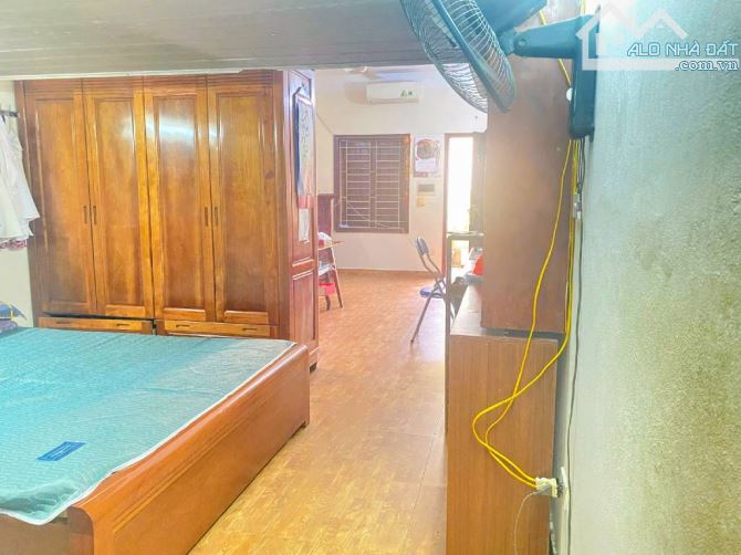 Tập thể CĐ Cơ Điện Mai Dịch - 62m2 - 1N1K - Sổ đỏ chính chủ - Tiện ích bạt ngàn