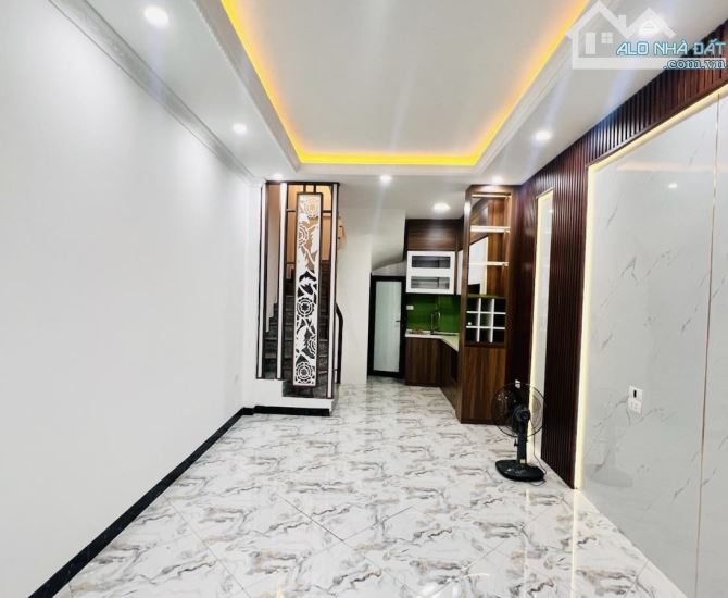 Siêu hiếm nhà phố Hào Nam, 10m ra ô tô tránh, dt 23m2 x 4 tầng. Mặt tiền 3.2m. Nhà đẹp ở n