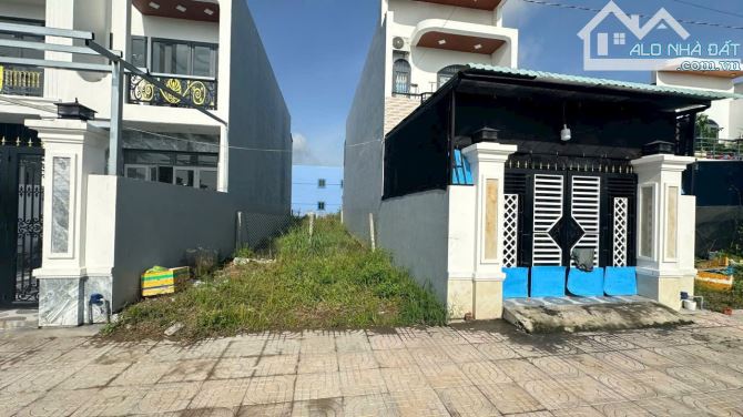 LÔ ĐẤT LỌT KHE 112M2 FULL THỔ CƯ GẦN CHỢ TRUNG THÀNH GIÁ 1 TỶ 280