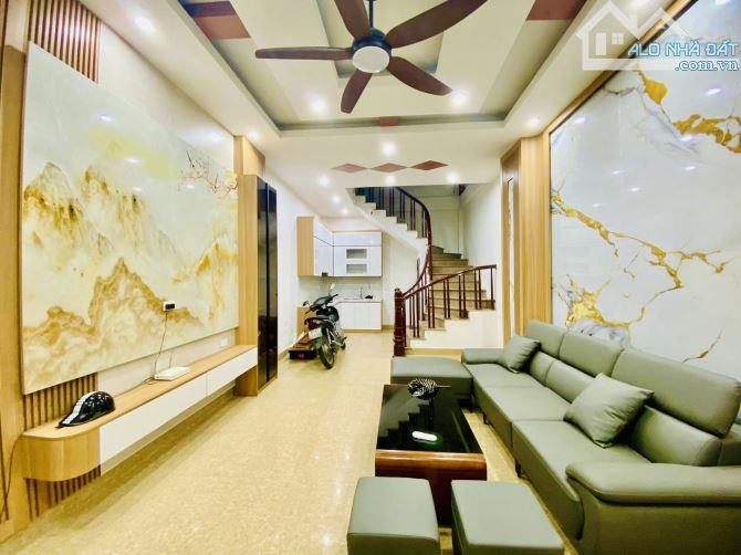 NGAY NGÃ TƯ SỞ - NHÀ DÂN XÂY ĐẸP - SÁT Ô TÔ - NGÕ NÔNG - GẦN PHỐ - MẶT TIỀN RỘNG - TRƯỚ