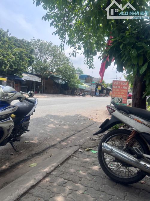 An cư Kdc Phú Xuân nhà phố 1 trệt 2 lầu , úp mái , mt trục chính 20m , giá 11,5 tỷ