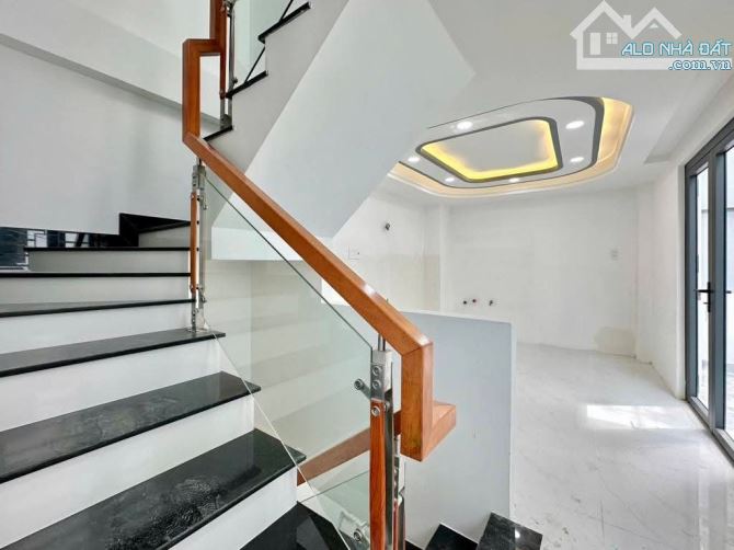 TT PHÚ NHUẬN, Ngay Đoàn Thị Điểm - Phan Đăng Lưu, 4 tầng ST, 5PN, có PN trệt, sổ tại gia