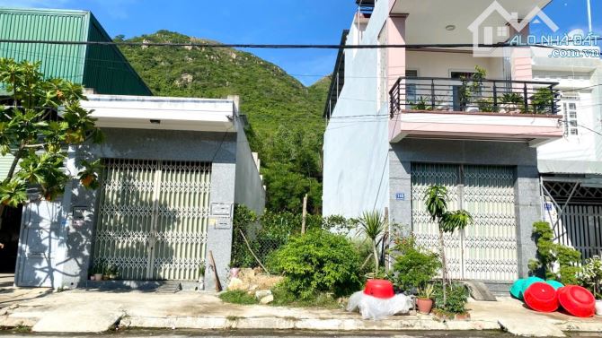 Chỉ 4,8 tỷ có ngay lô đất đẹp 2 mặt tiền Đường rộng 16m, cách biển 1 phút 80m2
