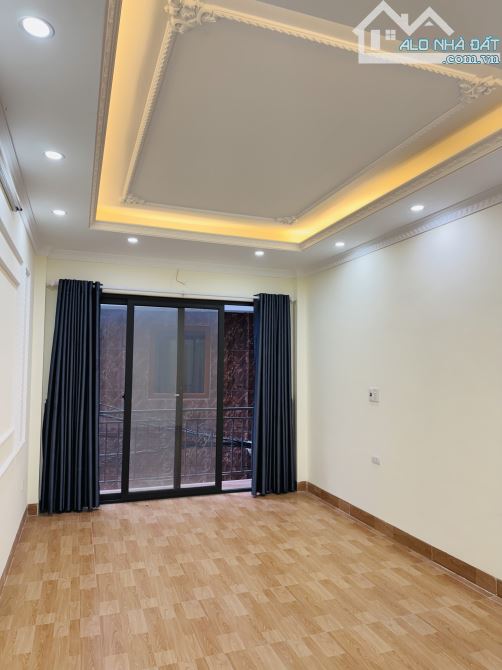 NHÀ MỚI ĐẸP – TRUNG TÂM CẦU GIẤY – NGÕ RIÊNG BIỆT – NỞ HẬU – TRƯỚC NHÀ RỘNG THOÁNG