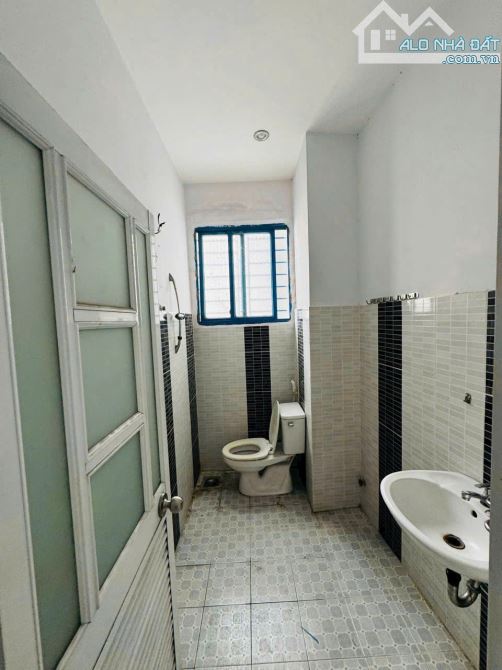 CẦN BÁN NHÀ NGAY NGÃ TƯ PHÚ NHUẬN