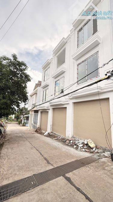 3 CĂN LIỀN KỀ MẶT TIỀN ĐỒNG SỸ BÌNH: GIÁ 3.68 tỷ