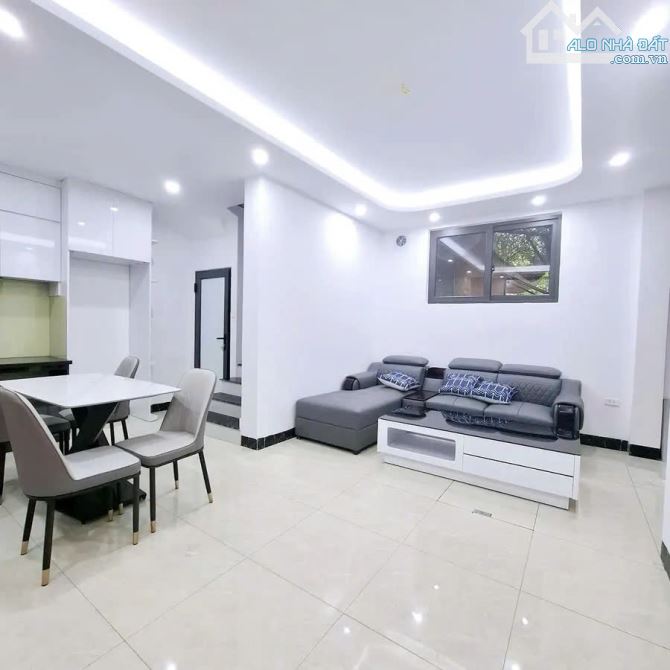 KHU VIP - NGÕ ĐẸP GẦN PHỐ - SÁT MẶT NGÕ Ô TÔ TRÁNH -- NỞ HẬU - QUÁ CHI LÀ HIẾM