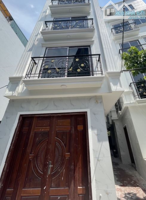 *NHÀ MỚI _ Ô TÔ - 6 TẦNG THANG MÁY_ DT 31,3/35 M2 - MT 3,9M_ ĐẠI CÁT - BẮC TỪ LIÊM.