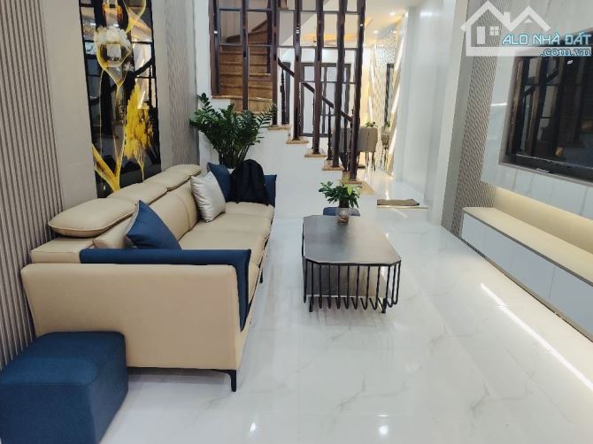 Bán nhà Trương Định, 48m², full nội thất, 15m ra ô tô tránh, nhỉnh 10 tỷ (có thương lượn