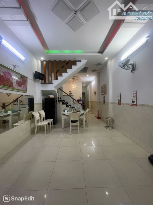 Bán gấp nhà mặt tiền Bùi Quang Là, 4.2 x 26m, 2 tầng, 9.7 tỷ