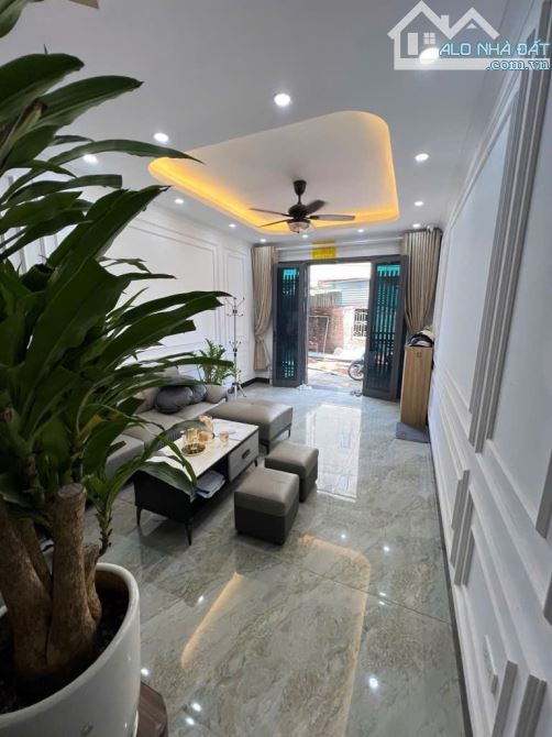 🏡 Bán nhà 2 mặt thoáng ngõ Tô Ngọc Vân, 5 tầng chắc chắn, chỉ 10,5 tỷ! 🌳✨