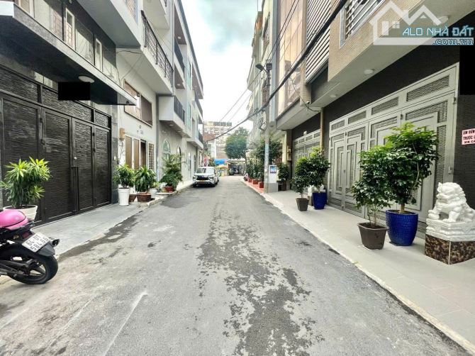 Khu Phân Lô Lữ Gia - Kế Bên Quận 10 - 5 Tầng - Xe Hơi Ngủ Trong Nhà - Chỉ 11.5 Tỷ TL.