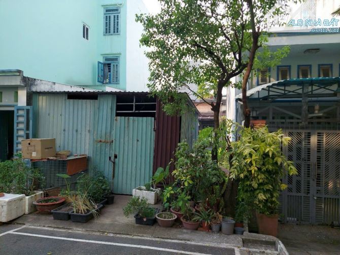 Bán nhà C4 nát, 2 mặt hẻm 8m Hương Lộ 80B, DT 6x14m Giá 4,7 tỷ TL: