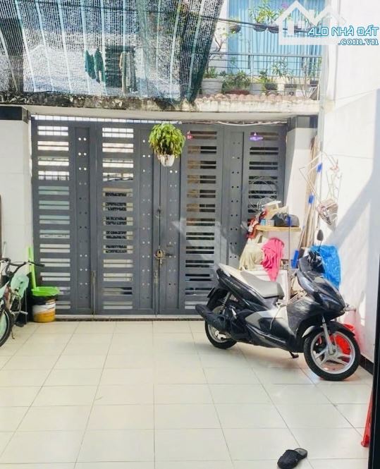 💥NGAY KHU 38HA DUƠNG THỊ GIANG - 3 TẦNG KIÊN CỐ - DT 4M X 30M - HẺM Ô TÔ  THÔNG