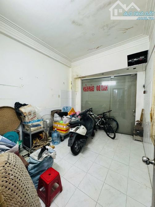Bán nhà đội cấn Ba Đình 74m giá 17ty mặt tiền 5.3m