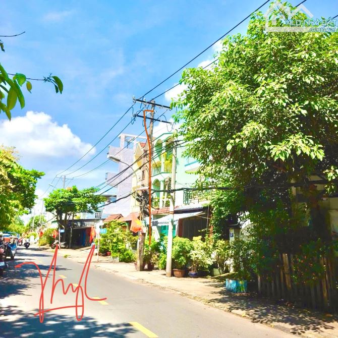 Bán Nhà 3 Tầng Hẻm 4m, Quận 8, DT: 5,6*7,3, SHR, 4PN, Ko Quy Hoạch, Giá Chỉ Hơn 3Tỷ.