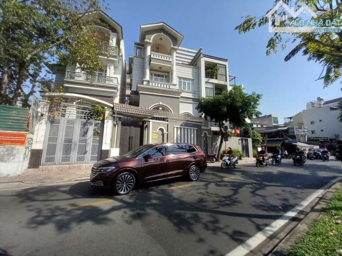 Gấp, bán biệt thự Trường Sa, P3, Bình Thạnh. DT: 10x16m, CN: 155m2, giá: 45 tỷ