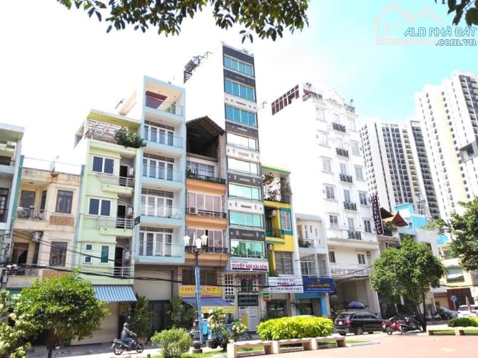 Bán nhà 3.5 tầng mt Cù Chính Lan, Ngay Khu Chợ, Q Thanh Khê, DT 76m2, giá 9 tỷ 5