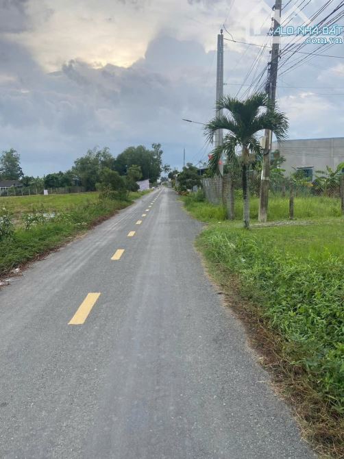 Bán 360m2 đất thổ giá 2ty230 mặt tiền đường Nguyễn Quang Đại- Cần Đước