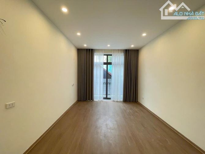 bán nhà phố nguyễn sơn - phân lô - 2 mặt tiền - Nhà đepj - 43m2 - 5 tầng - giá : 11.45 tỷ