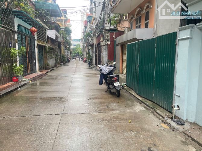 Bán nhà 62m2 x 3 tầng, ngay trung đoàn 17 Ngũ Hiệp, ô tô tránh, sát đường ql1A