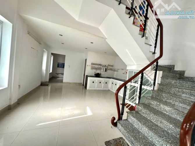 nhĩnh 6 tỷ sở hữu nhà 3 tầng 2 mặt tiền kiệt ô tô Tiểu La, Hòa Cường , Đà Nẵng
