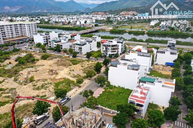 Bán lô đất Đường Số 8 rộng 20m đối diện Trung Tâm Thương Mại