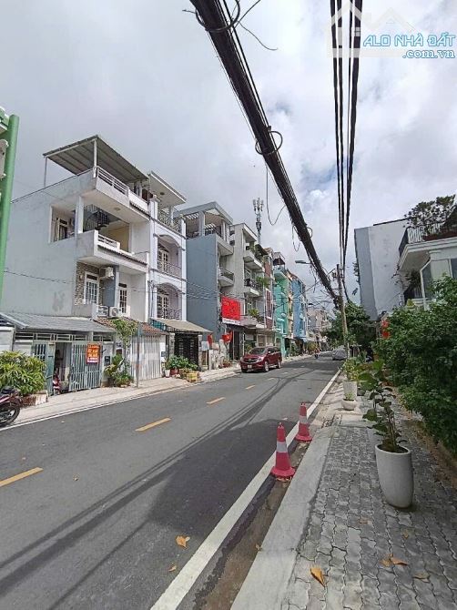 Bán đất, Huỳnh Tấn Phát, Quận 7. DT 170m2, ngang 8.5m, xây Hầm và 7 tầng.