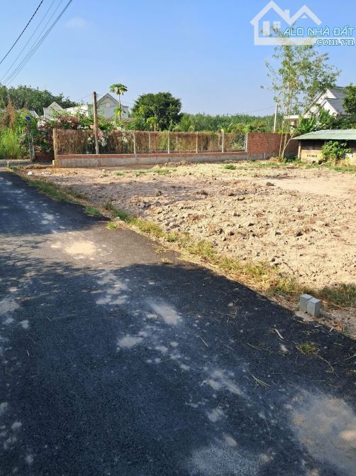 chính chủ kẹt tiền bán 200m2 đất đường hương lộ 2 giáp củ chi sổ hồng 850tr