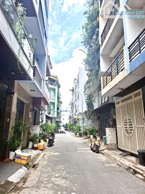 NHÀ 4 TẦNG - NGANG LỚN 5 - DT 60M - GẦN AEON TÂN PHÚ - ĐƯỜNG XE HƠI THÔNG - SỔ VUÔNG VỨC -