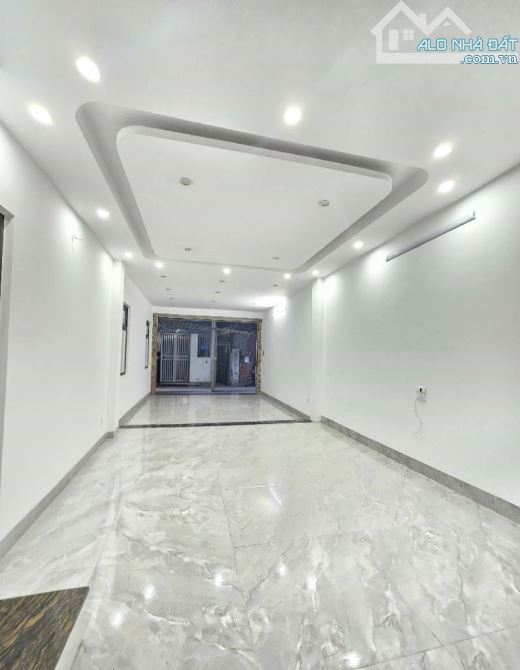 CỰ KHỐI – S.IÊU PHẨM NHÀ Ở FULL NỘI THẤT – GARA 2 Ô TÔ – THANG MÁY