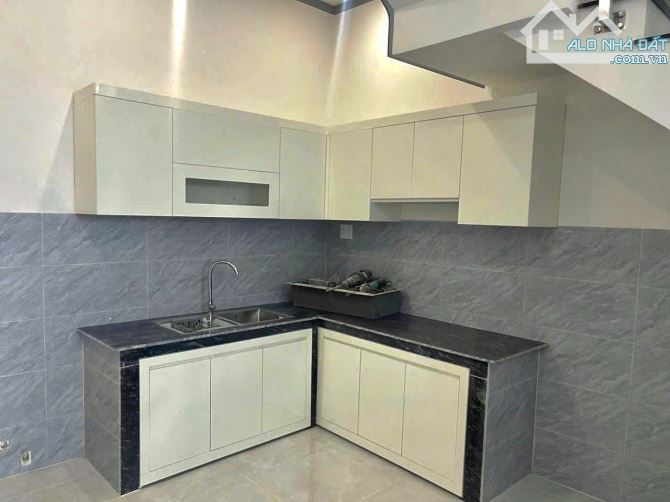 CẦN BÁN GẤP CĂN NHÀ 1 TRỆT 1 LẦU - CUỐI ĐƯỜNG ĐỒNG KHỞI