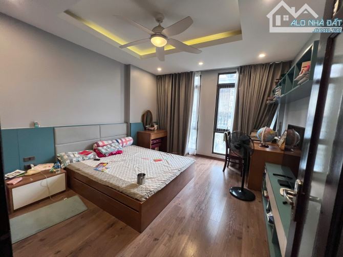 BÁN NHÀ PHÂN LÔ Ô TÔ KD 7 TẦNG THANG MÁY PHỐ TRẦN QUANG DIỆU ĐỐNG ĐA