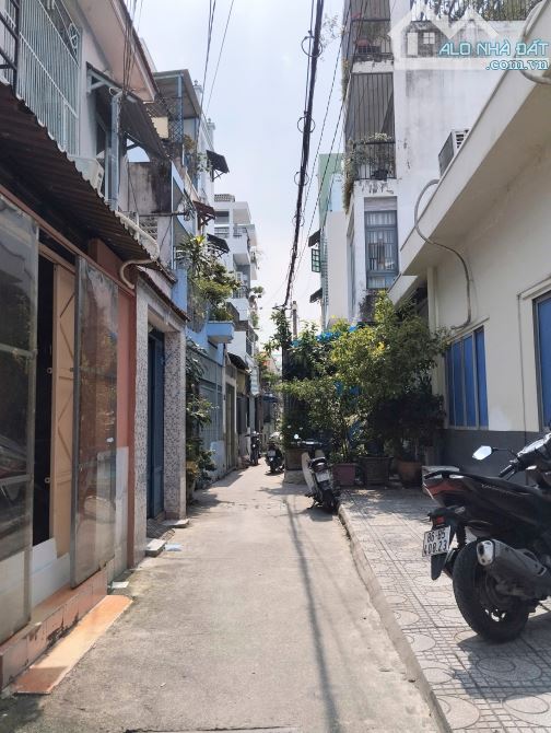 3 TẦNG CÒN MỚI- 3.2 x 17M- 3PN- NGUYỄN HUY LƯỢNG P14 BT- 7,8 TỶ TL