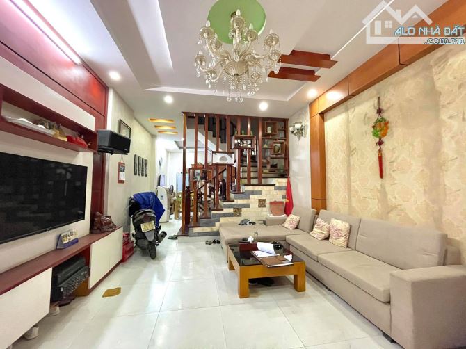 BÁN NHÀ ĐƯỜNG  CẦU GIẤY HÀ NỘI– NHÀ ĐẸP NGÕ RỘNG GẦN PHỐ VỬA Ở/KD - DT 40M/5T/GIÁ 9 TỶ