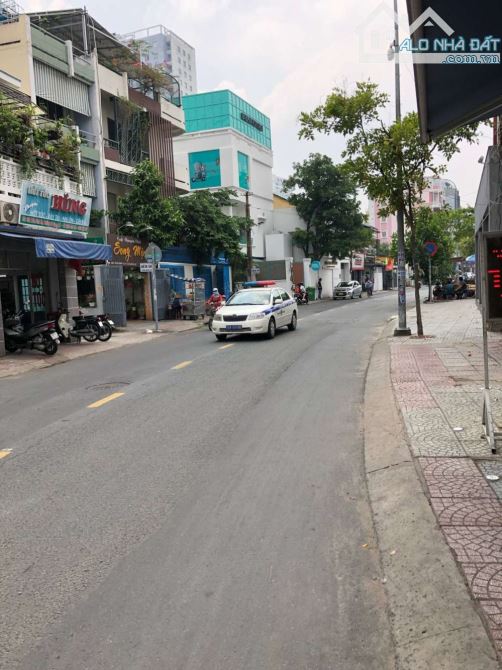 Nhà 2MT Trần Đình Xu, P. Cô Giang Q1, DT 5.2x20m, 4 tầng, Giá 42.5 tỷ