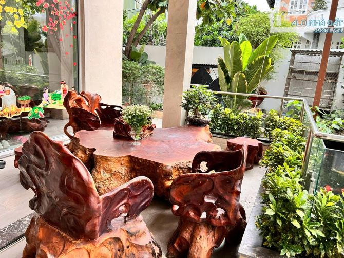 Biệt Thự Góc 2MT – Cách Mạng Tháng 8, P.7, Q.Tân Bình – Hầm + 5 Tầng – 430m² – 90 Tỷ TL