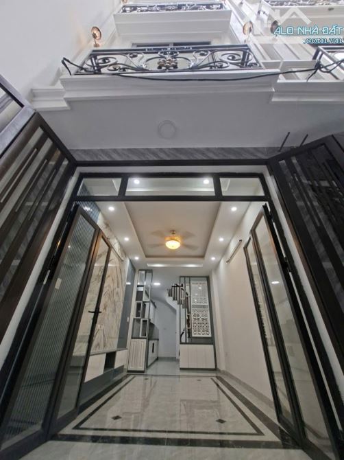 🏡 BÁN NHÀ GẦN BIGC LONG BIÊN – 5 TẦNG MỚI – GIÁ HƠN 5 TỶ  📍