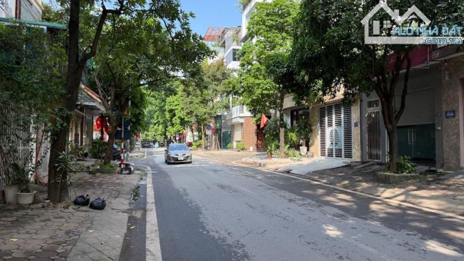 Liền kề KĐT Văn Quán, Hà Đông, 100m2, vỉa hè, ô tô tránh, giá rẻ nhất khu vực