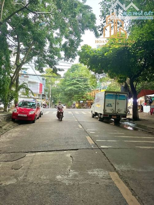 BÁN NHÀ MẶT TIỀN TRẦN BÌNH TRỌNG. DT: 4,5 x 25M. GIÁ: 6 TỶ